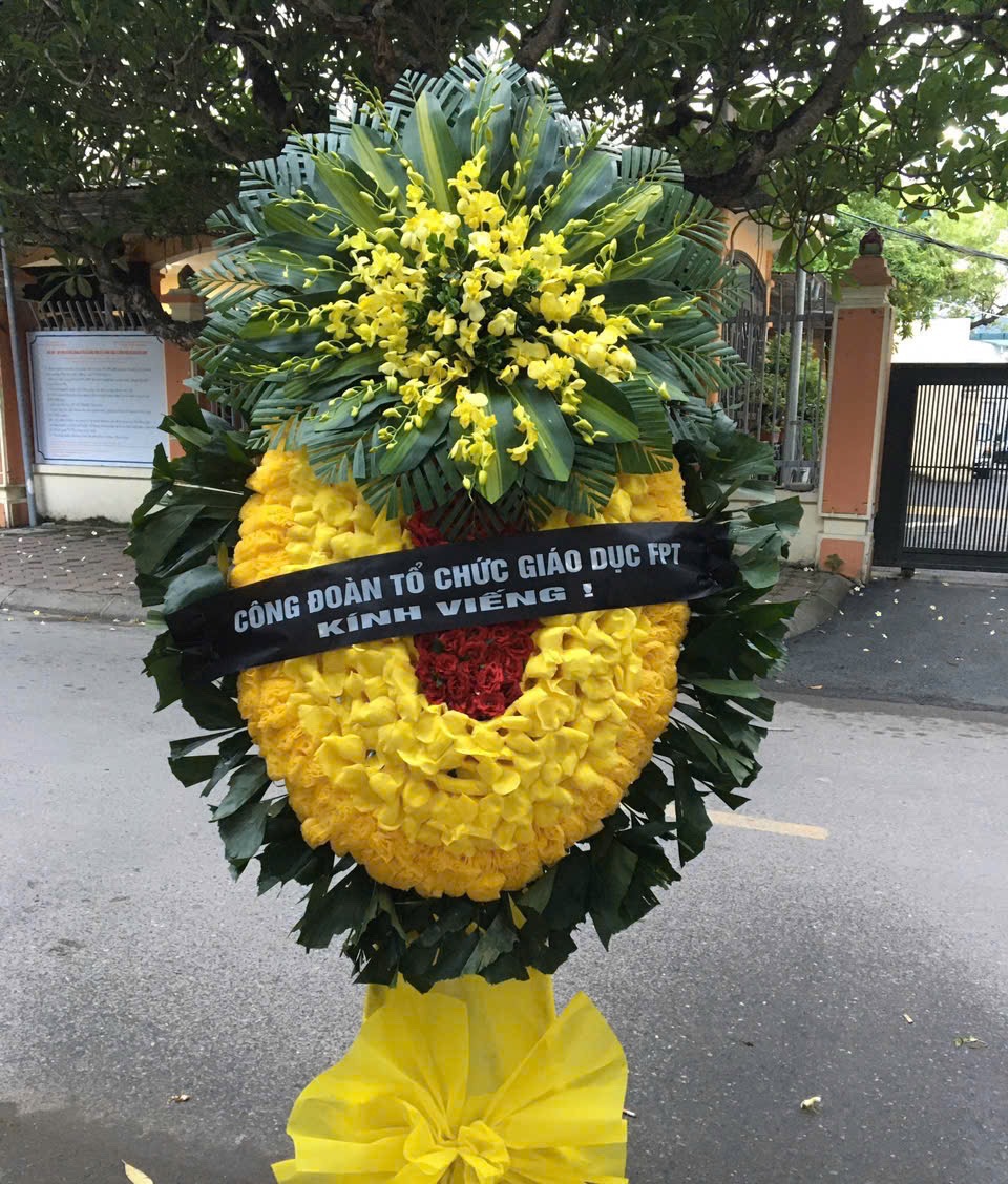 Đặt Hoa Chia Buồn Hà Nội HCB404