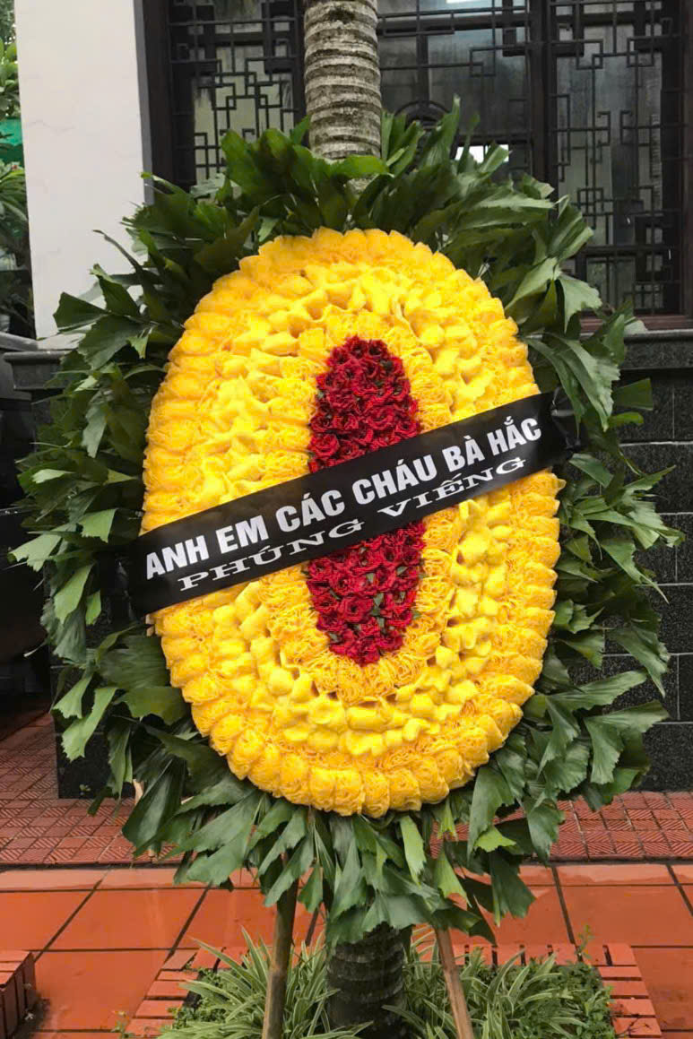 Đặt Vòng Hoa Chia Buồn Hà Nội Vòng To HCB 496