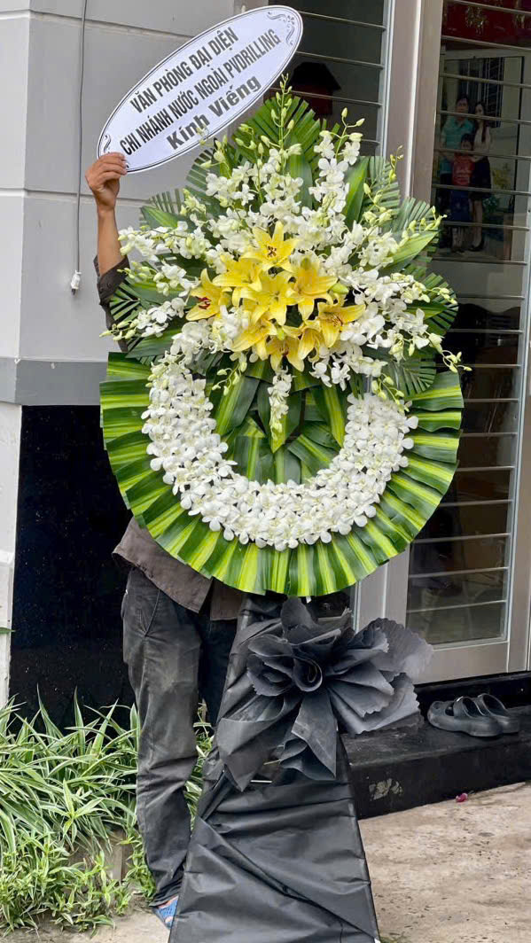 Hoa Viếng Chia Buồn Tang Lễ HCB413