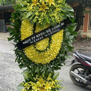 Vòng Hoa Chia Buồn Trang Trọng HCB402