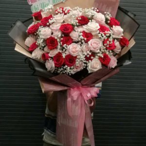 Bó hoa tươi hồng đỏ kem dâu HB608