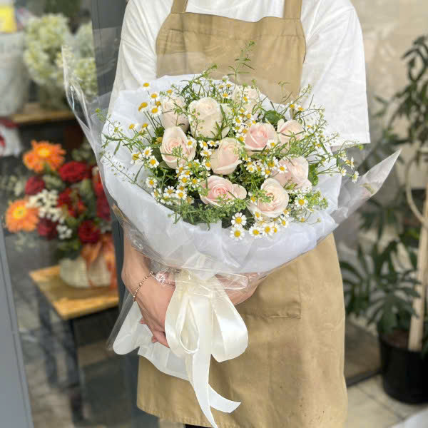 Hoa bó hồng kem dâu HB885