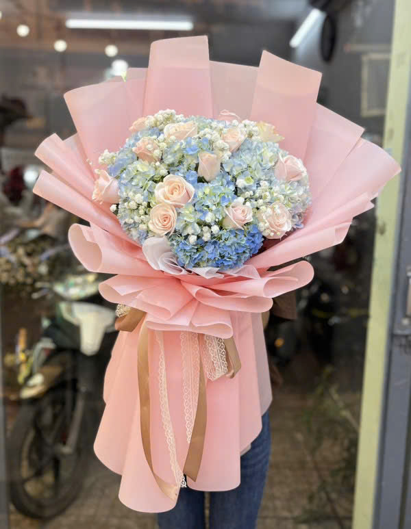 Bó hoa tươi kem dâu cẩm tú HB826