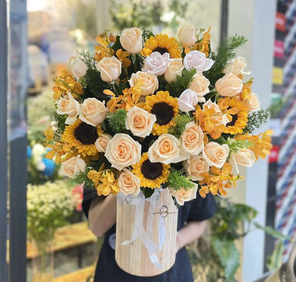 Giỏ hoa tươi sắc vàng HG603