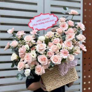 Giỏ hoa hồng kem dâu ngọt ngào HG881