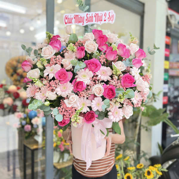 Giỏ hoa tươi hồng sen mix kem dâu HG832